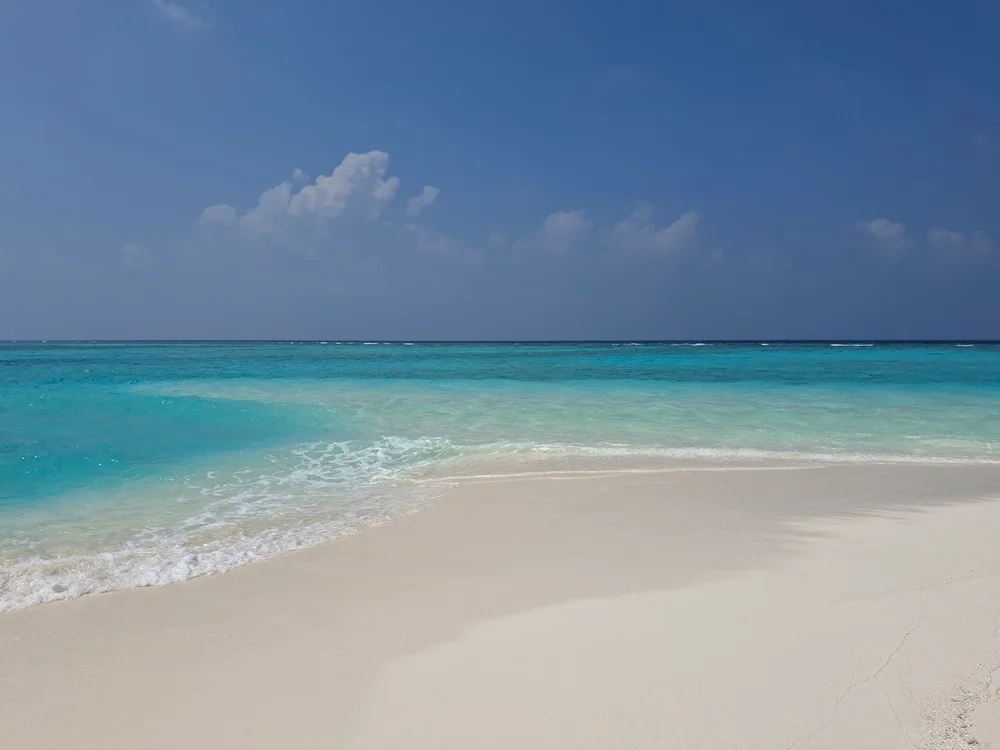 Fulhadhoo Bikini Beach – weißer Sandstrand & magisch blaues Meer