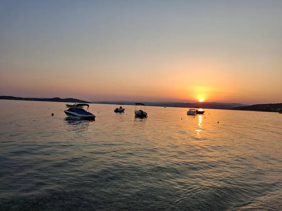 Сравнение между Ситония и Касандра в Халкидики